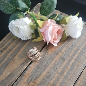 Elegant Gold-Tone Women's Ring